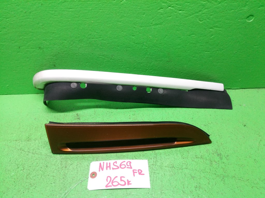 Планка под фары ISUZU ELF NHS69E передняя правая (б/у)