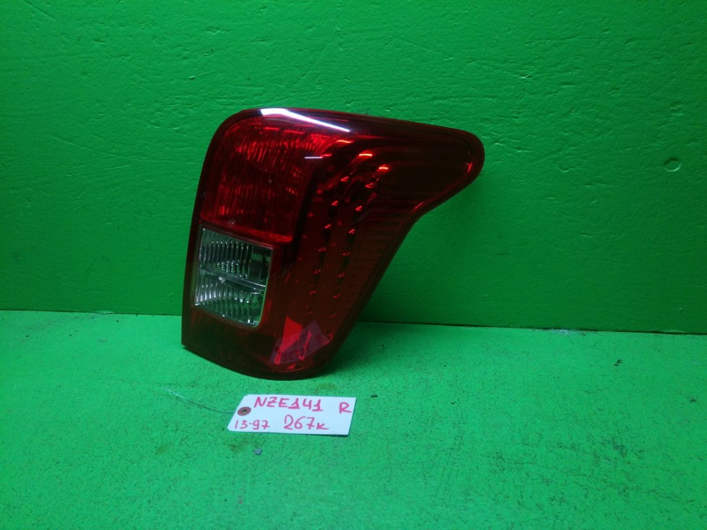 Стоп-сигнал TOYOTA COROLLA FIELDER NZE141 правый (б/у)