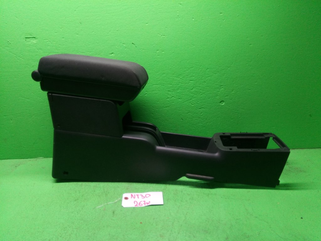 Подлокотник NISSAN XTRAIL NT30 (б/у)