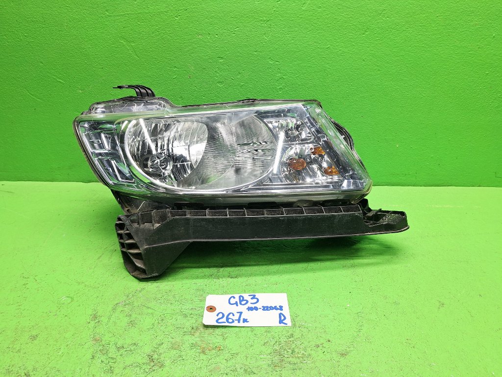 Фара HONDA FREED SPIKE GB3 правая (б/у)