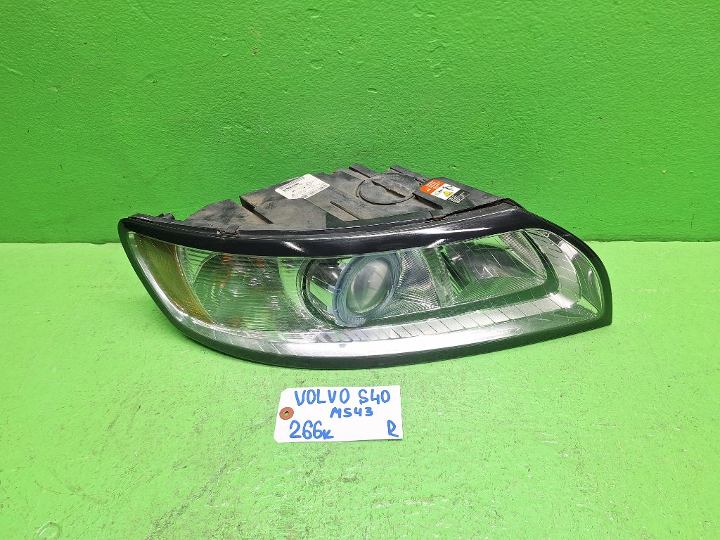Фара VOLVO S40 MS43 правая (б/у)