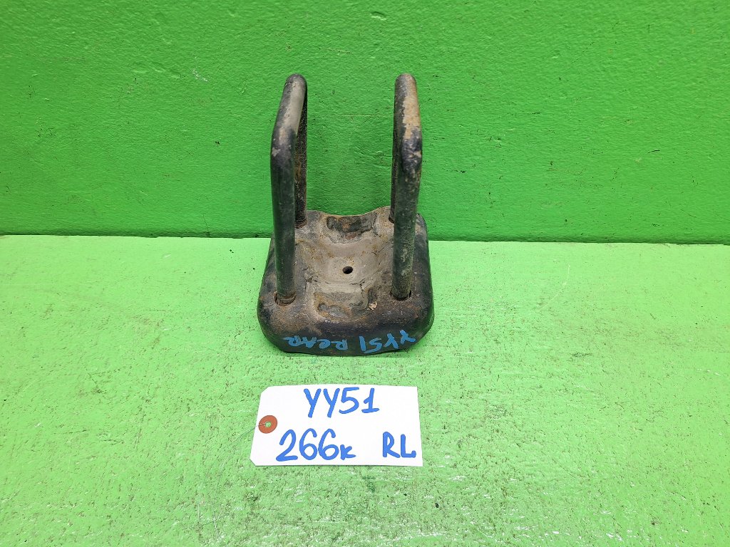 Стремянка рессоры TOYOTA DYNA YY51 задняя левая (б/у)