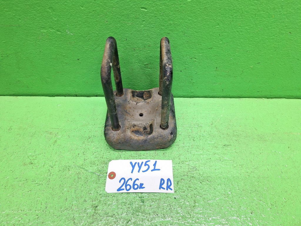 Стремянка рессоры TOYOTA DYNA YY51 задняя правая (б/у)