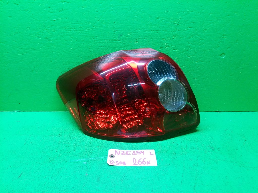 Стоп-сигнал TOYOTA AURIS NZE154 левый (б/у)