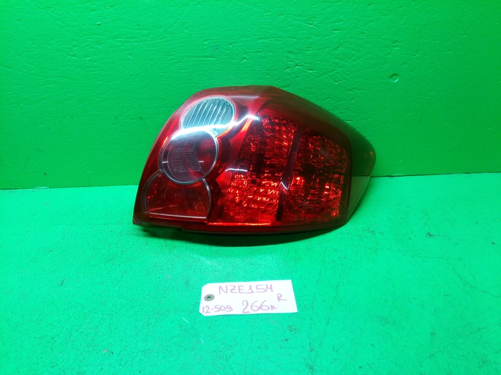 Стоп-сигнал TOYOTA AURIS NZE154 правый (б/у)