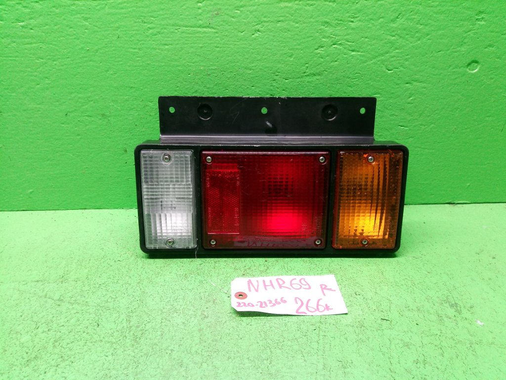 Стоп-сигнал ISUZU ELF NHR69E правый (б/у)