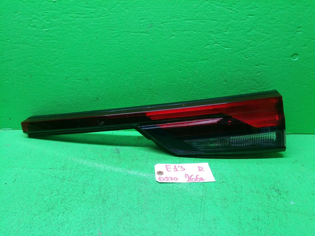 Вставка между стопов NISSAN NOTE E13 правая (б/у)