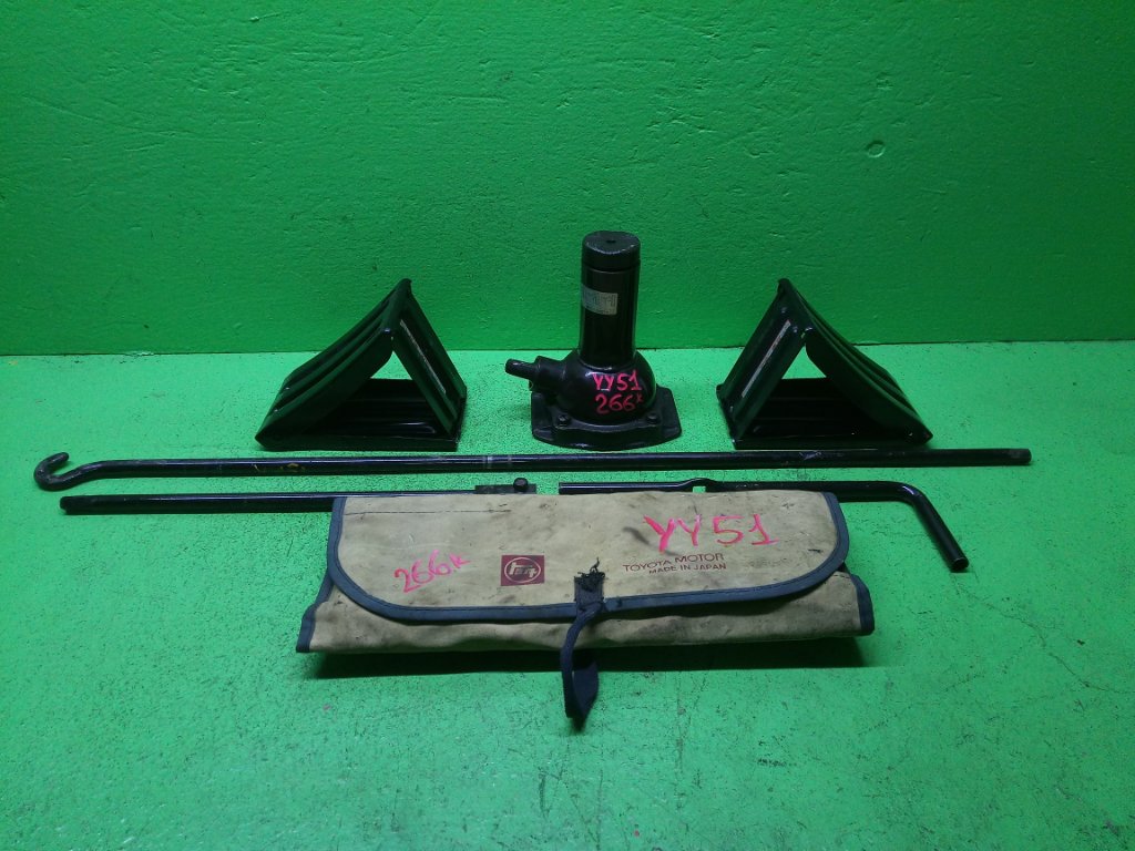 Домкрат TOYOTA DYNA YY51 (б/у)