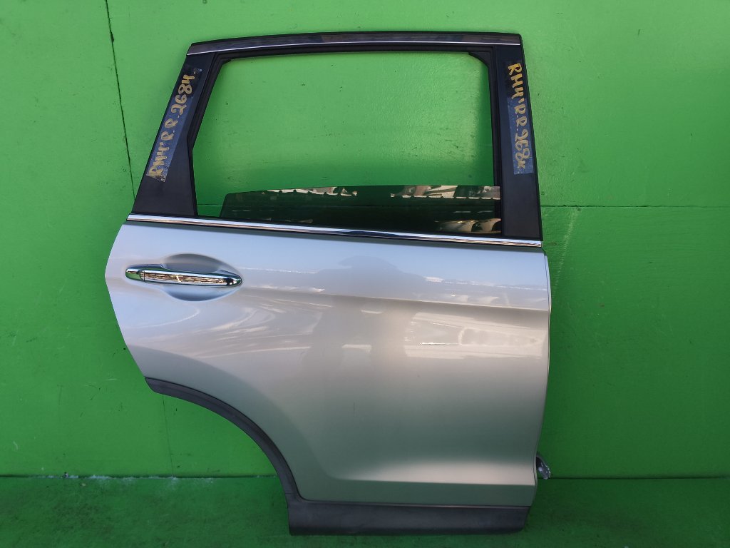 Дверь HONDA CRV RM4 задняя правая (б/у)