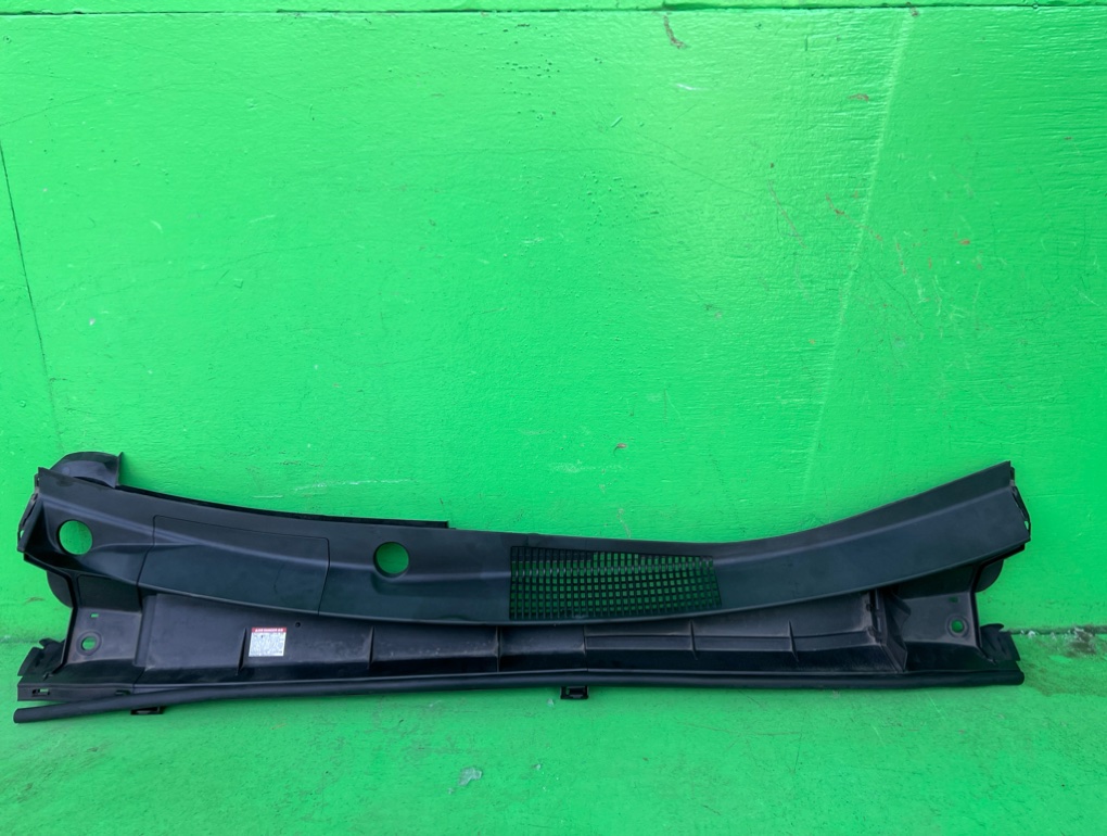 Жабо TOYOTA PRIUS ZVW51 (б/у)