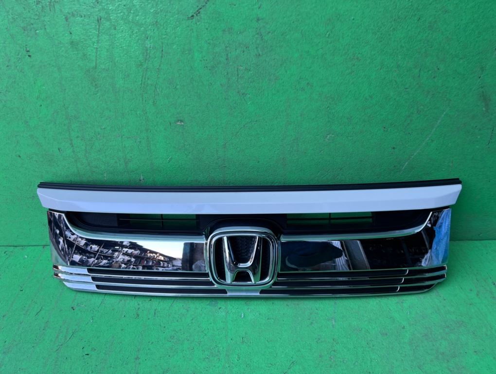 Решетка радиатора HONDA N-BOX JF1 (б/у)