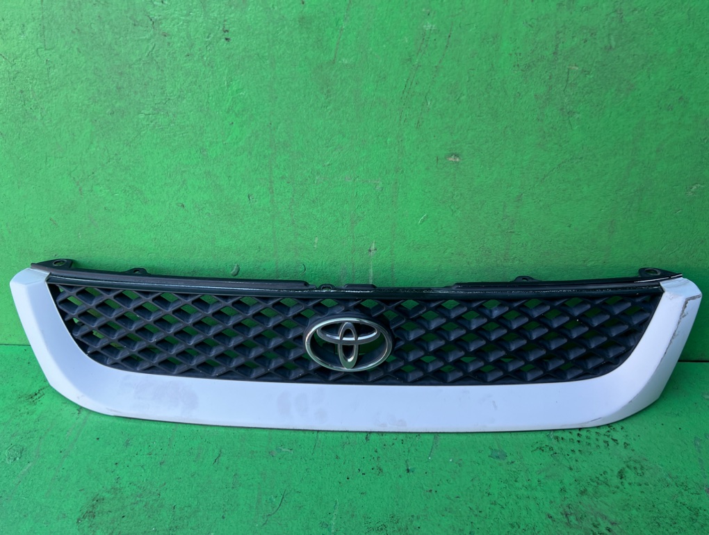 Решетка радиатора TOYOTA HIACE KCH46 (б/у)