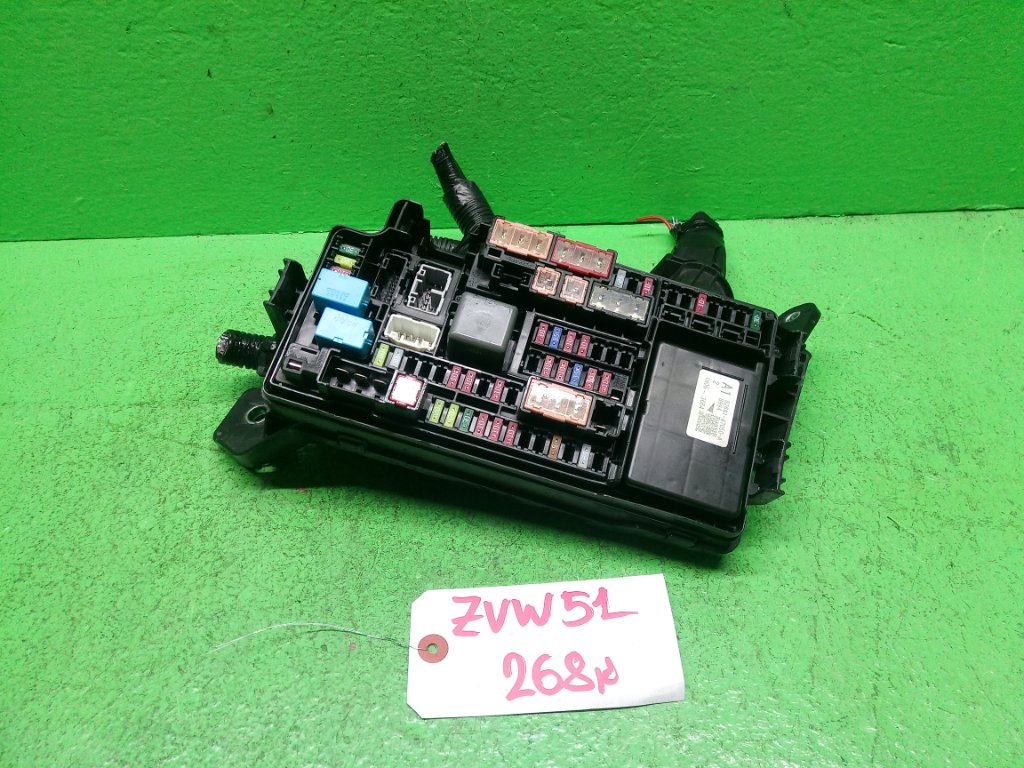 Коробка предохранителей TOYOTA PRIUS ZVW51 (б/у)