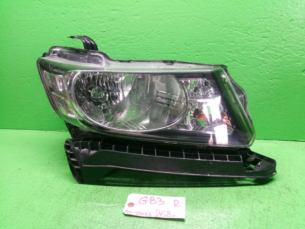 Фара HONDA FREED SPIKE GB3 правая (б/у)