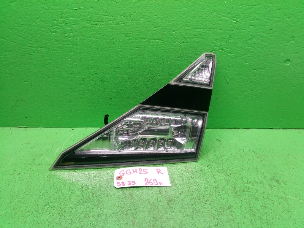 Вставка между стопов TOYOTA VELLFIRE GGH25 правая (б/у)