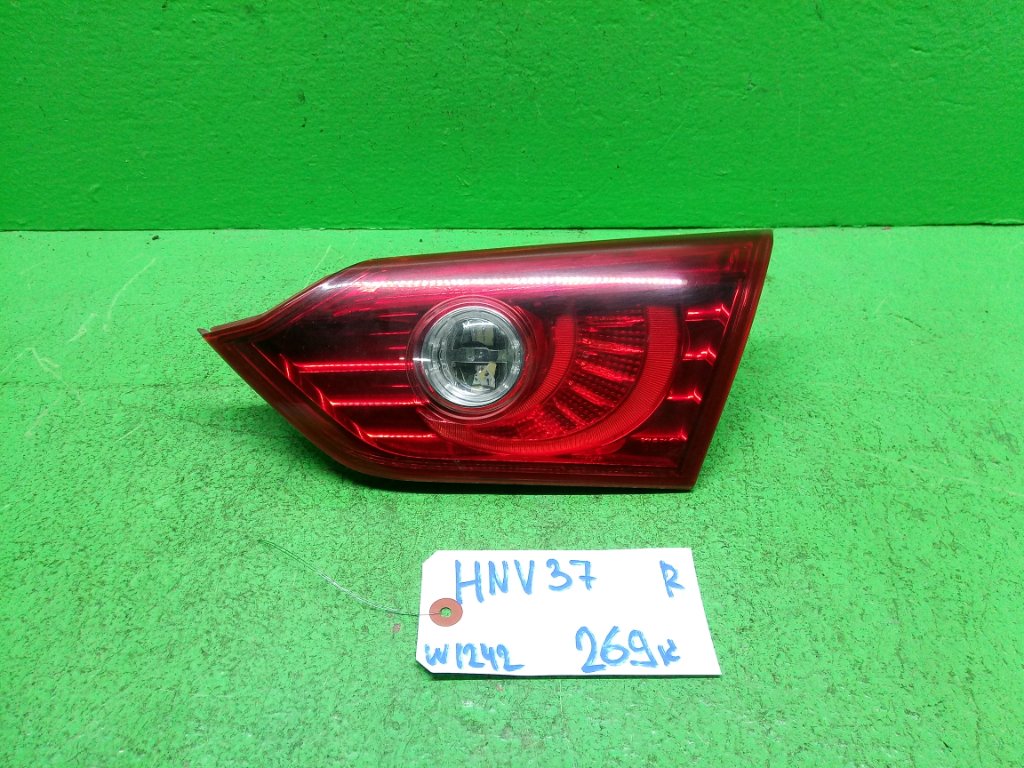 Вставка между стопов NISSAN SKYLINE HNV37 правая (б/у)