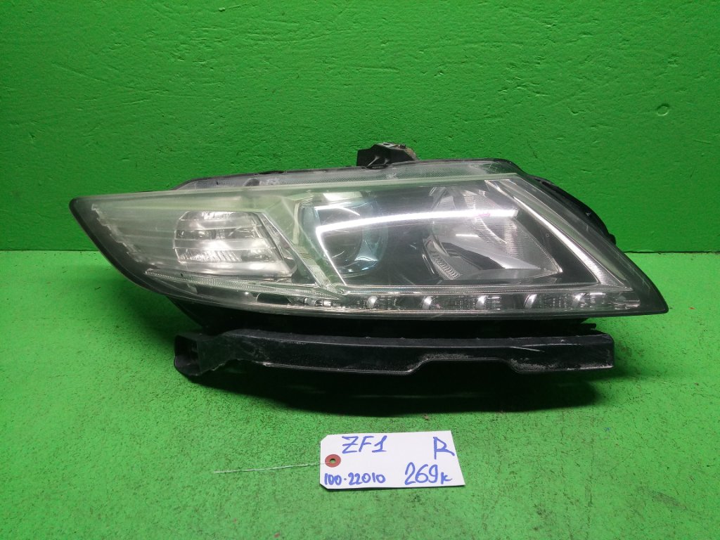 Фара HONDA CR-Z ZF1 правая (б/у)