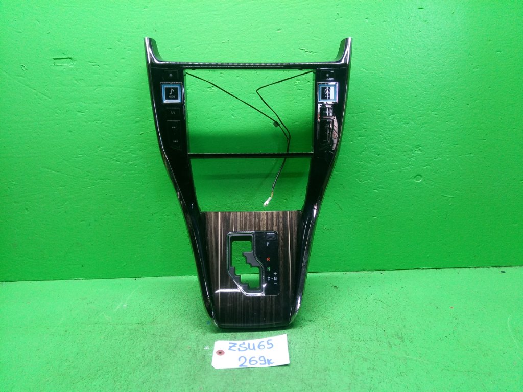 Консоль магнитофона TOYOTA HARRIER ZSU65 (б/у)