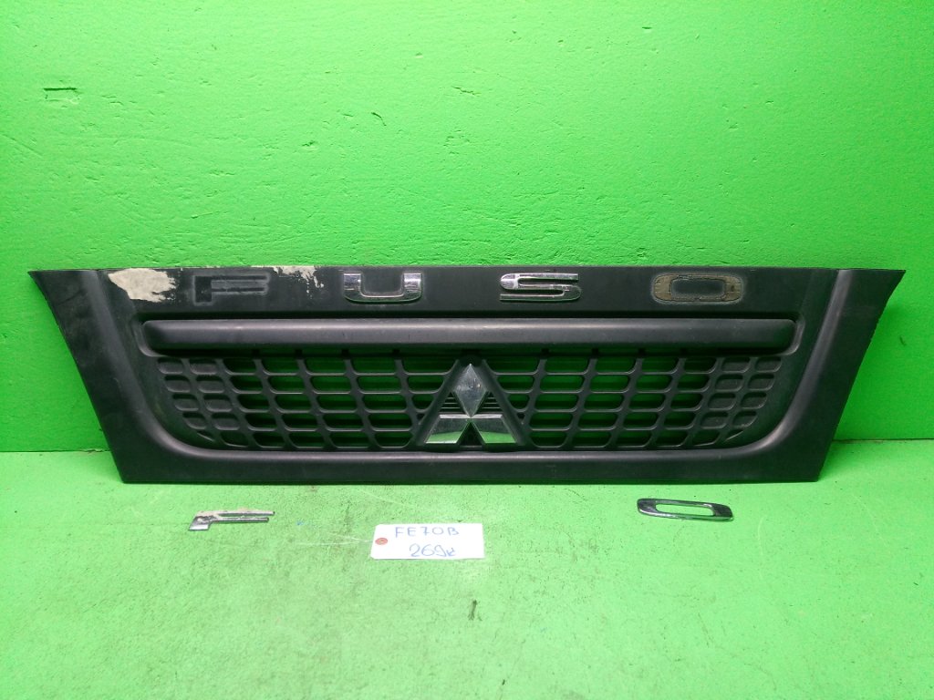 Решетка радиатора MITSUBISHI CANTER FE70B передняя (б/у)