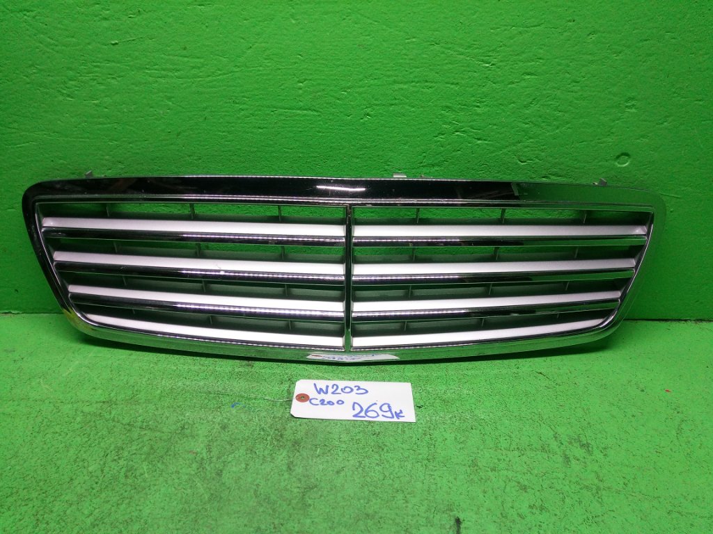 Решетка радиатора MERCEDES C200 W203 (б/у)