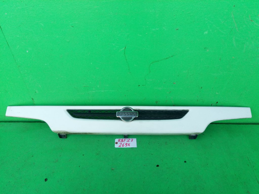 Решетка радиатора NISSAN ATLAS R8F23 (б/у)