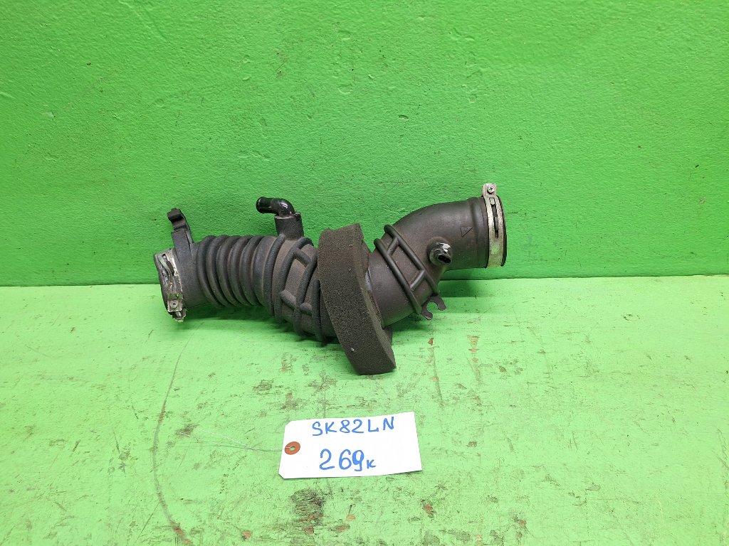 Патрубок воздушн.фильтра NISSAN VANETTE SK82LN F8 (б/у)