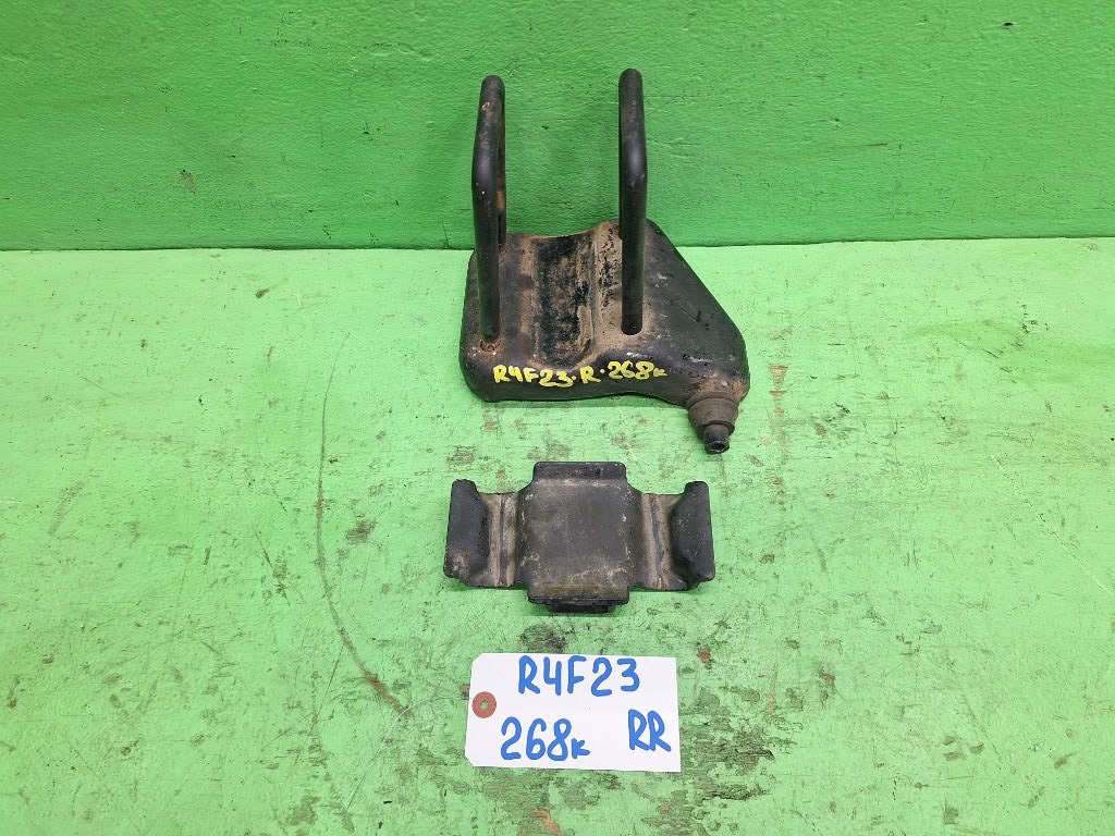 Стремянка рессоры NISSAN ATLAS R4F23 QD32 задняя правая (б/у)