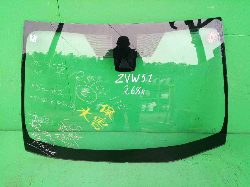 Лобовое стекло TOYOTA PRIUS ZVW51 переднее (б/у)