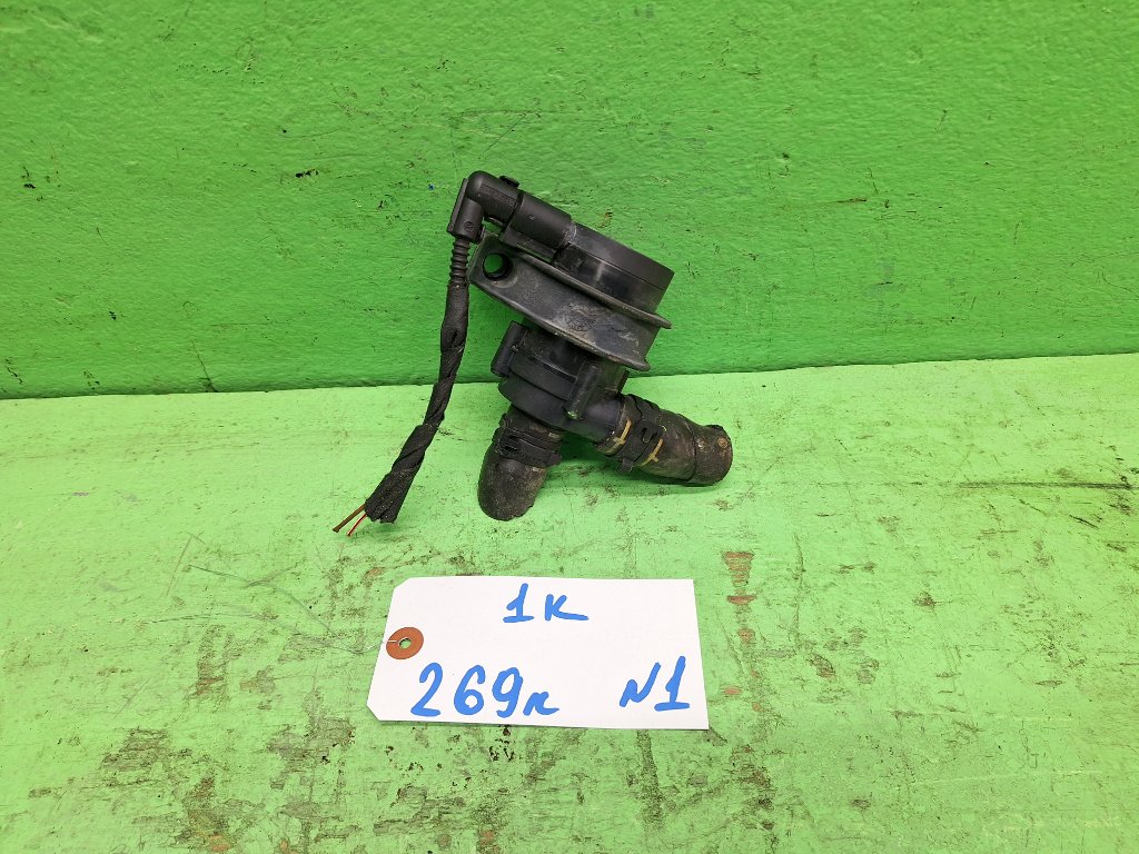 Помпа VOLKSWAGEN GOLF 1K (б/у) #1