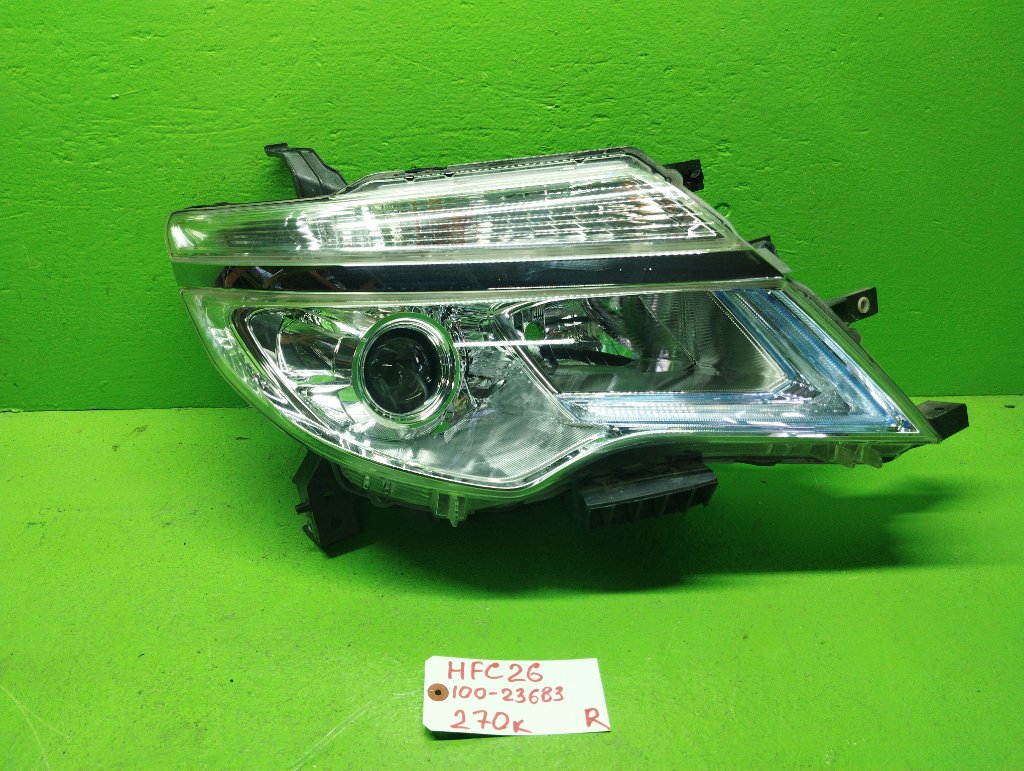 Фара NISSAN SERENA HFC26 правая (б/у)