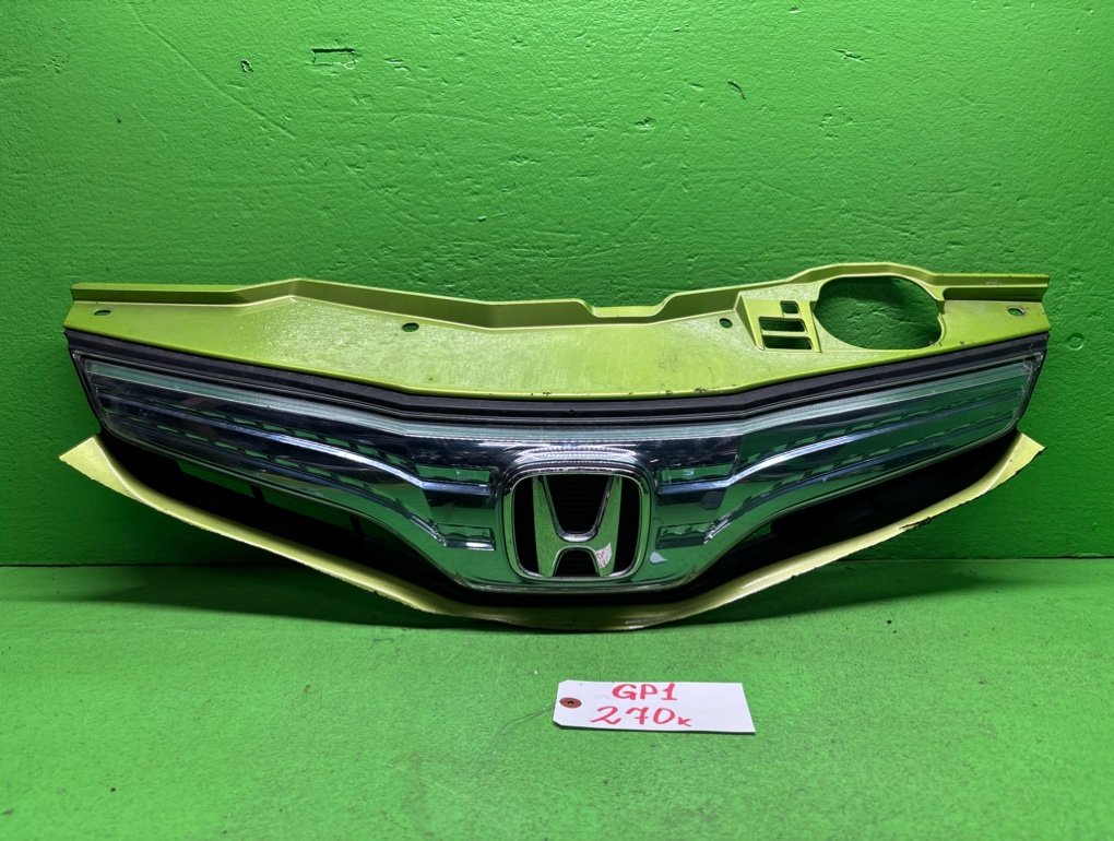 Решетка радиатора HONDA FIT GP1 передняя (б/у)