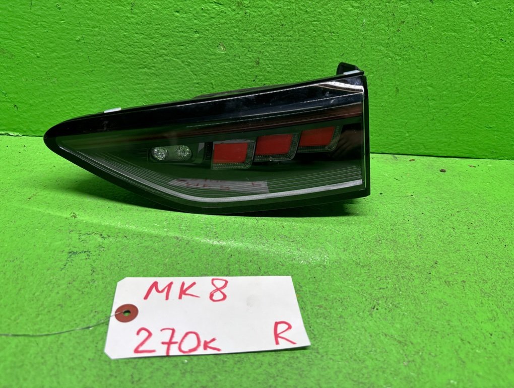 Вставка между стопов VOLKSWAGEN GOLF MK8 (б/у)