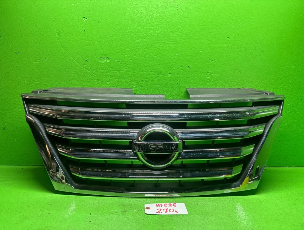Решетка радиатора NISSAN SERENA HFC26 (б/у)