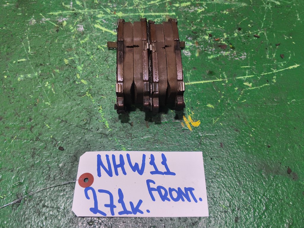 Тормозные колодки TOYOTA PRIUS NHW11 переднее (б/у)