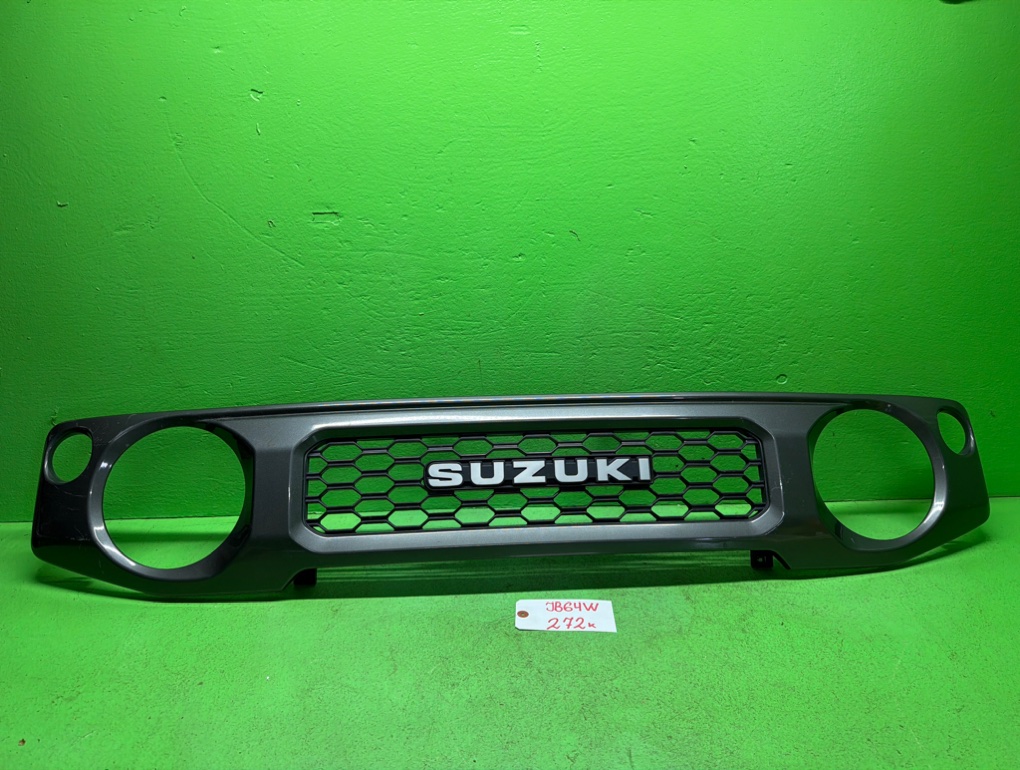 Решетка радиатора SUZUKI JIMNY JB64W передняя (б/у)