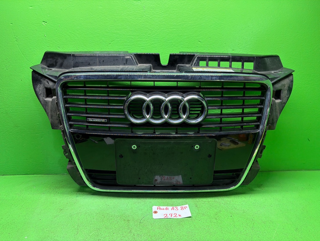 Решетка радиатора AUDI A3 8P (б/у)
