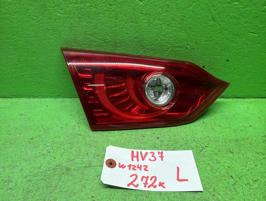 Вставка между стопов NISSAN SKYLINE HV37 задняя левая (б/у)