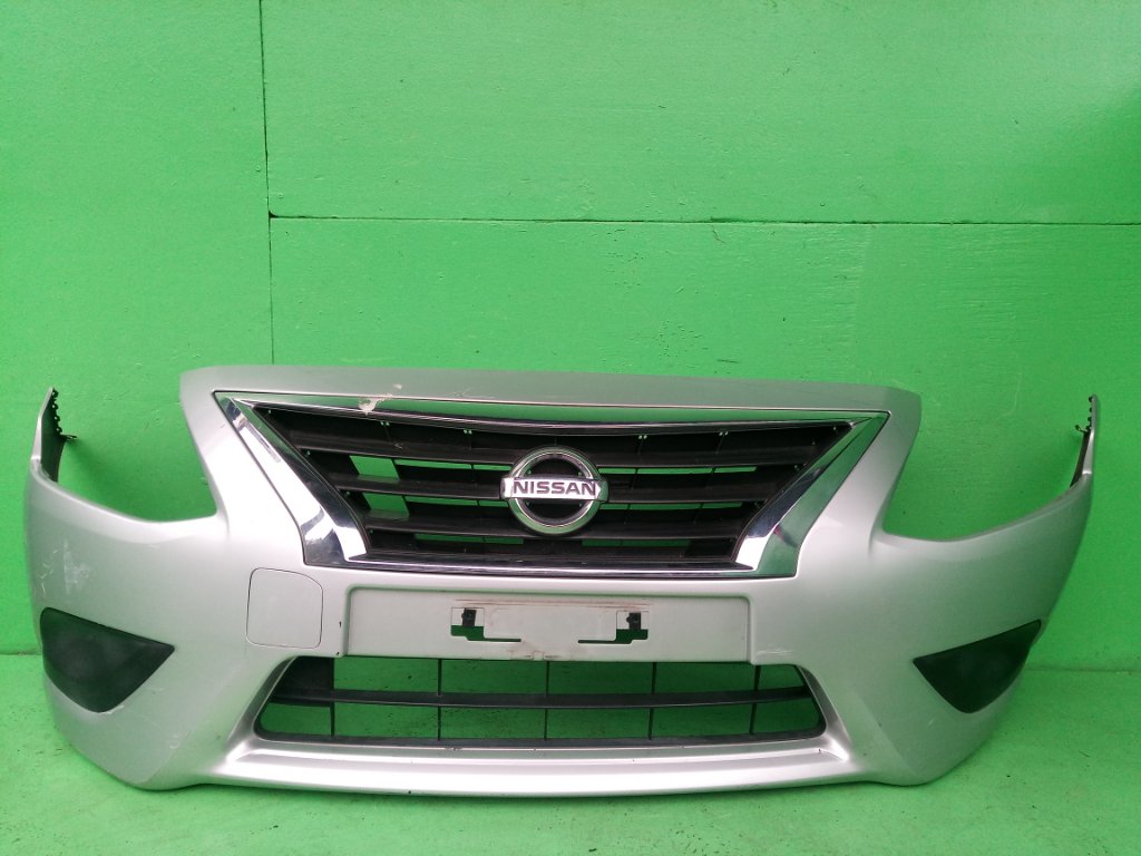 Бампер NISSAN LATIO N17 передний (б/у)