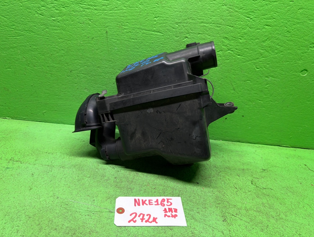Корпус воздушного фильтра TOYOTA COROLLA AXIO NKE165 1NZ-FE (б/у)
