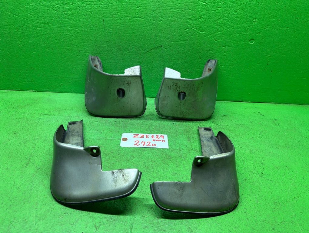 Брызговики комплект TOYOTA SPACIO ZZE124 (б/у)