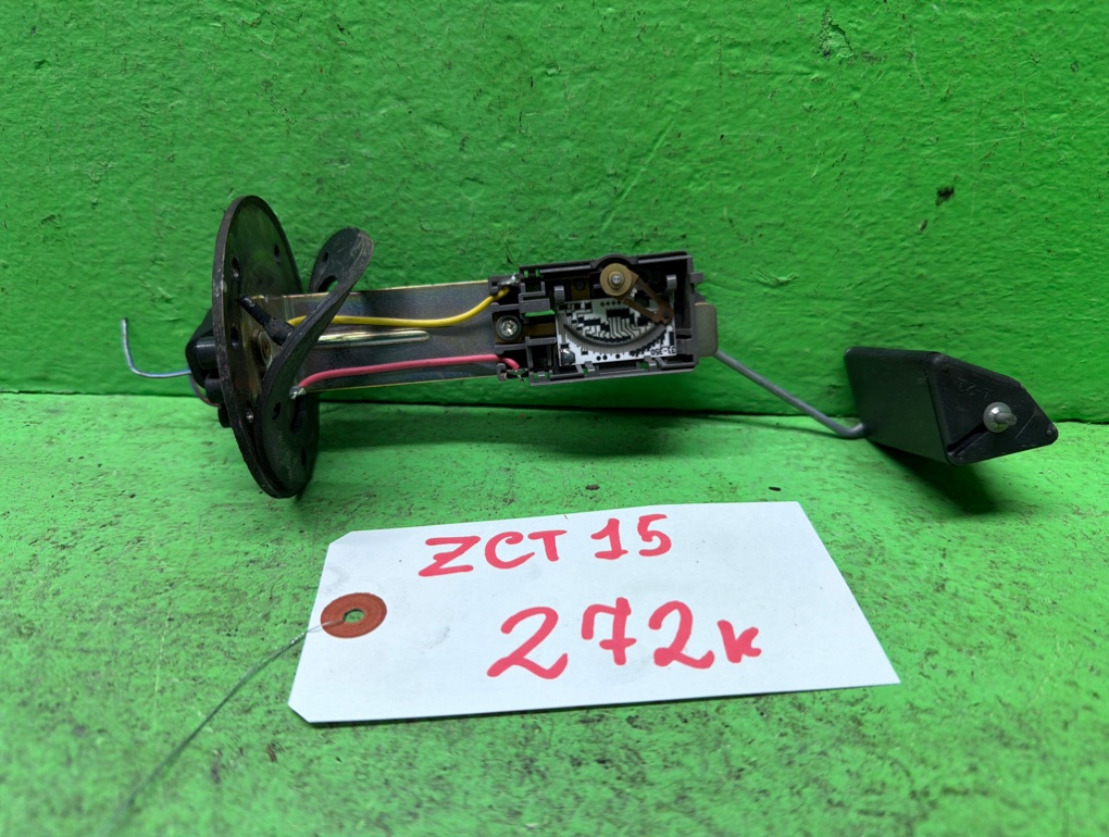Датчик уровня топлива TOYOTA OPA ZCT15 (б/у)