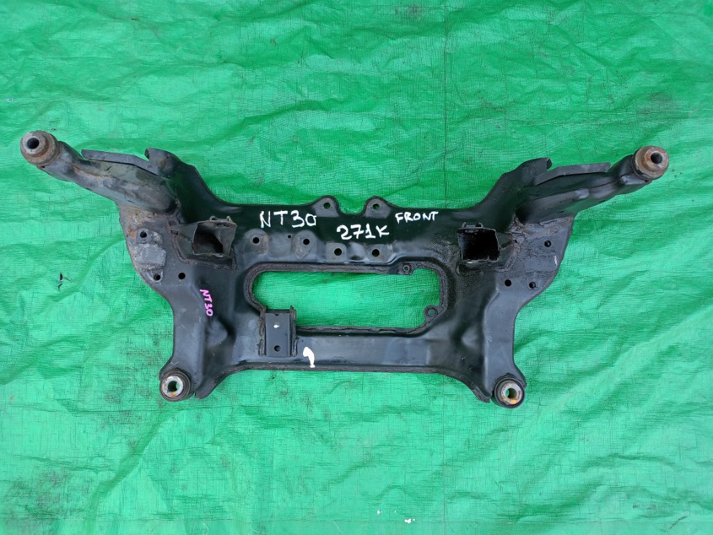 Балка под двс NISSAN XTRAIL NT30 QR20-DE передняя (б/у)