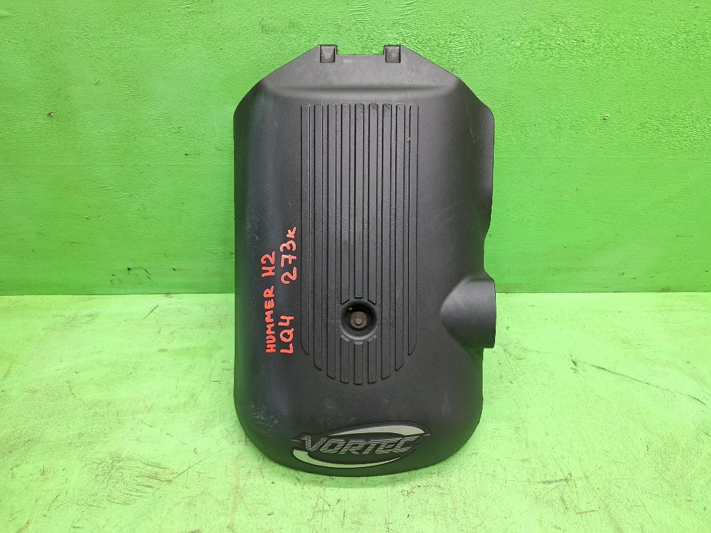 Пластиковая крышка на двс HUMMER H2 LQ4 (б/у)