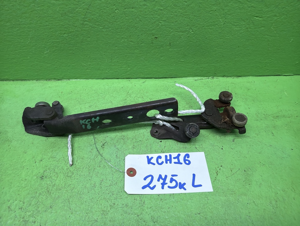 Ролик раздвижной двери TOYOTA HIACE KCH16 задний левый (б/у)