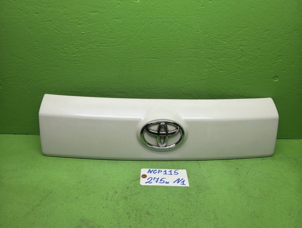 Накладка 5-й двери TOYOTA IST NCP115 (б/у)