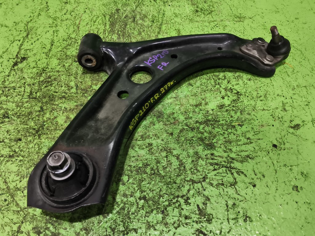 Рычаг TOYOTA YARIS KSP210 передний правый (б/у)