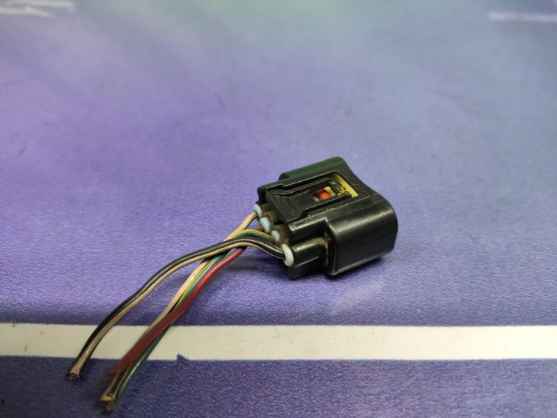 Разъем катушки зажигания Toyota Corolla ZZE121 3ZZ-FE