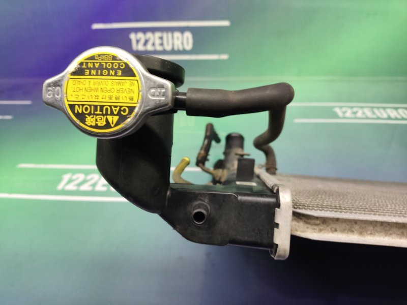 Радиатор охлаждения двигателя Corolla 2006 ZZE121 3ZZ-FE