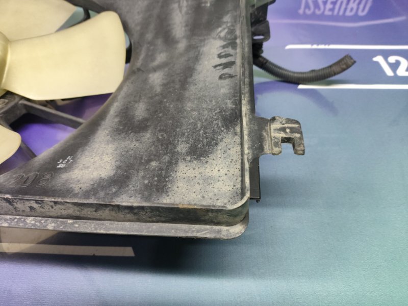 Диффузор радиатора Corolla 2006 ZZE121 3ZZ-FE Диффузор радиатора Corolla 2006 ZZE121 3ZZ-FE