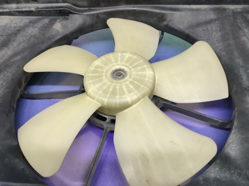 Диффузор радиатора Corolla 2006 ZZE121 3ZZ-FE Диффузор радиатора Corolla 2006 ZZE121 3ZZ-FE